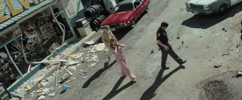 Illustration for article titled 61 Super 8 screengrabs unlock the clues in J.J. Abrams' new trailer